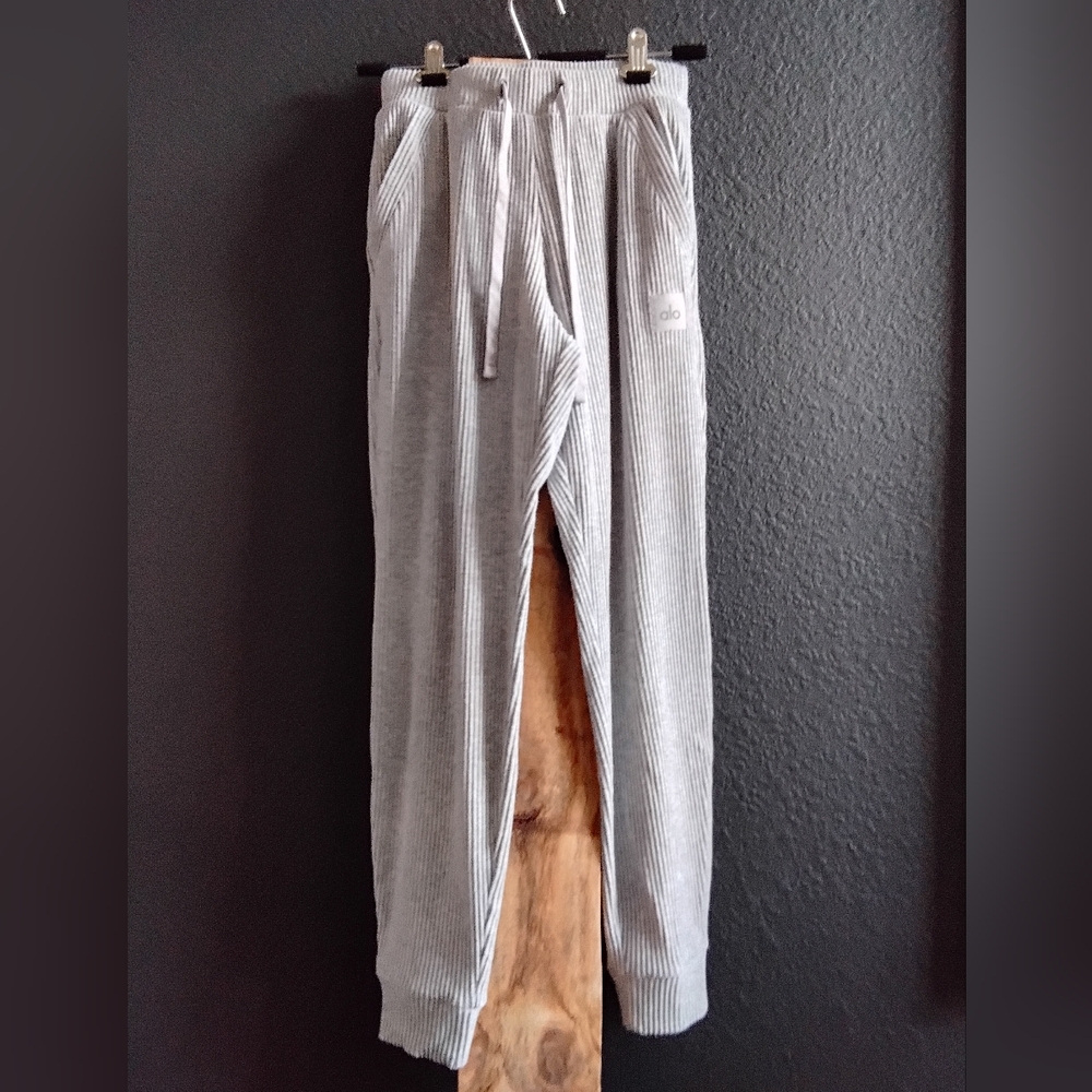 Alo Yoga Gray Ribbed Sweatpants - Picture 2 of 7